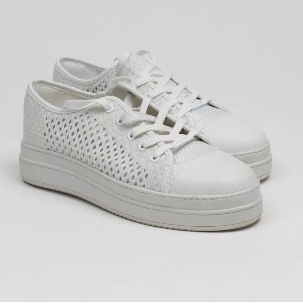 J/Slides Women's Natasha Woven White Slip-On Sneakers Size 9 US